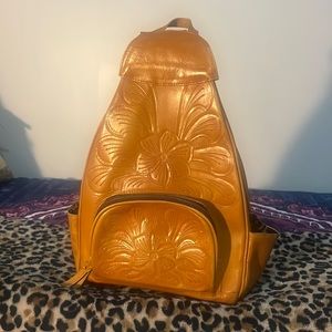 Leaders in Leather tooled backpack purse 🌸